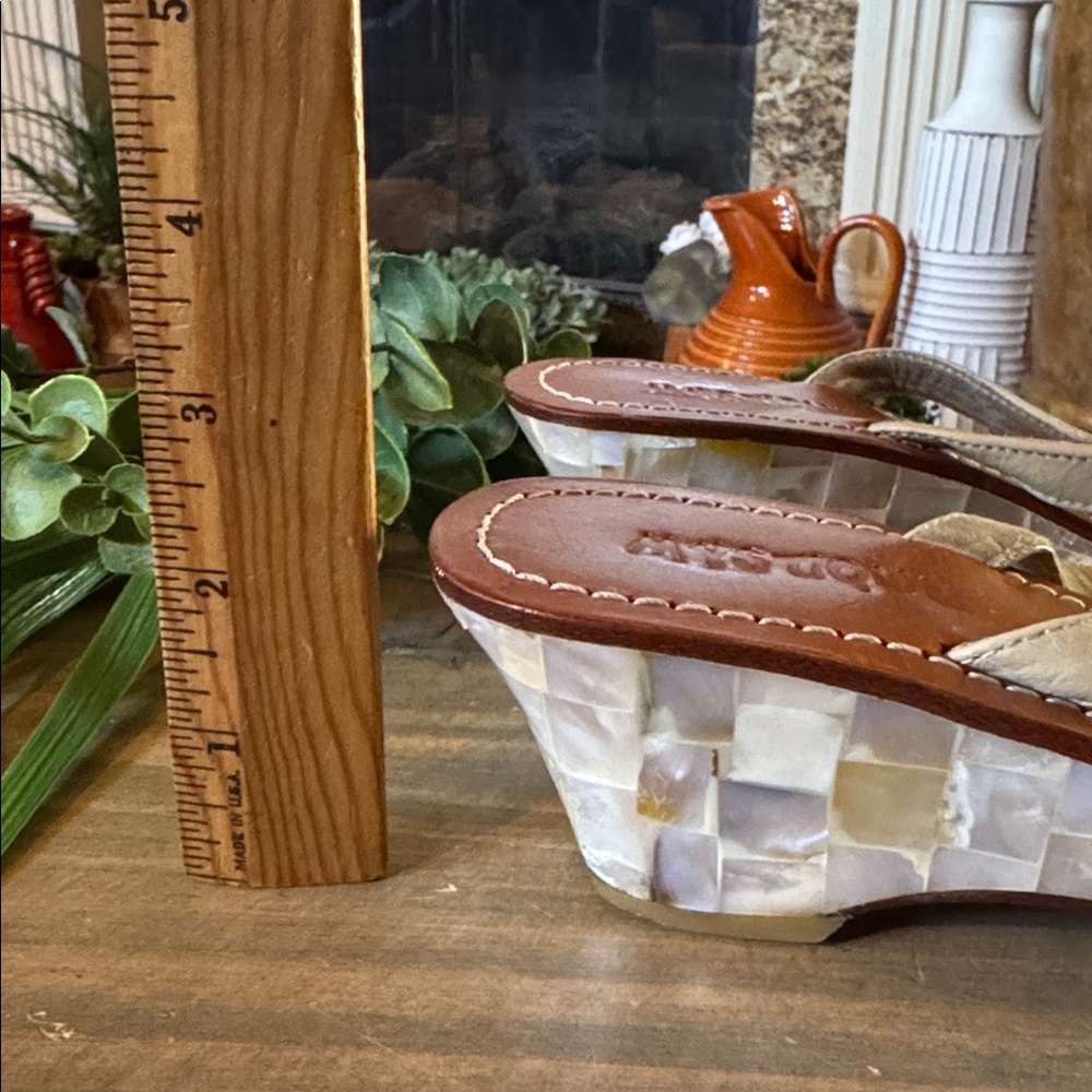 Mystique Wedge Leather Sandals Strappy Thong Size 8 Mother of Pearl Heels - Picture 8 of 9
